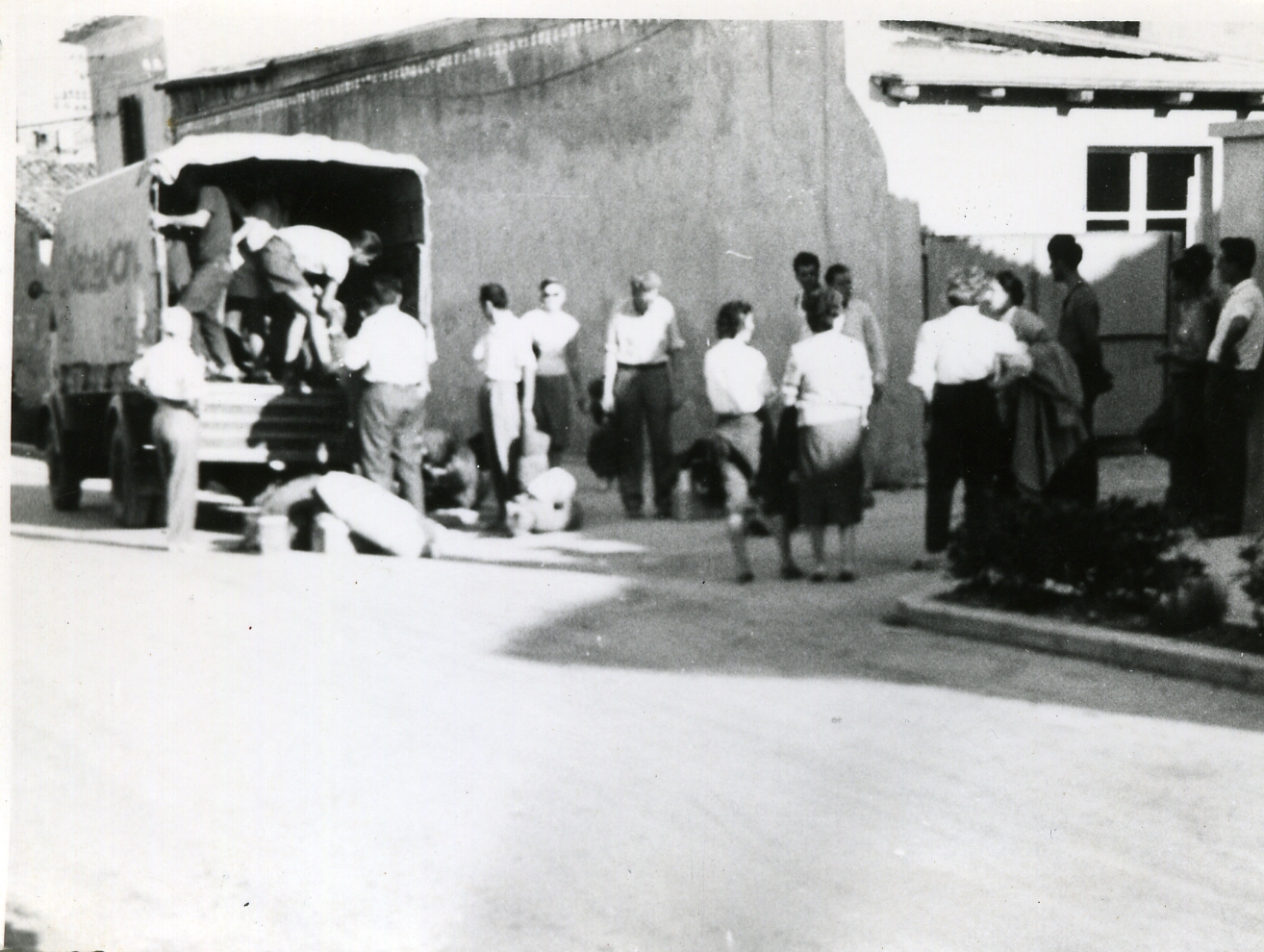 Odhod na delavno akcijo - izgradnja koče na Slavniku 1965